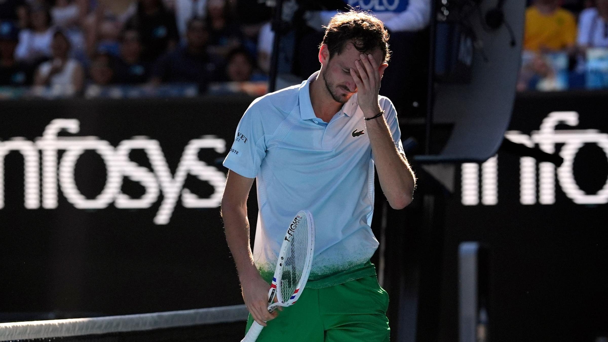 西班牙网球队翻盘世界网球队,梅德韦杰夫完成帽子戏法的简单介绍 西班牙网球队翻盘世界网球队,梅德韦杰夫完成帽子戏法的简单介绍