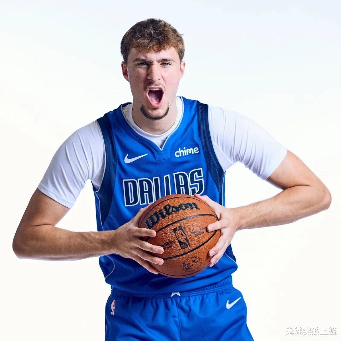 格勒斯菲尔德球员在比赛中表现抢眼，获得胜利的简单介绍