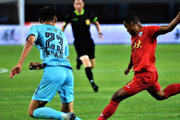 青海男篮在比赛中取得一帆风顺胜利