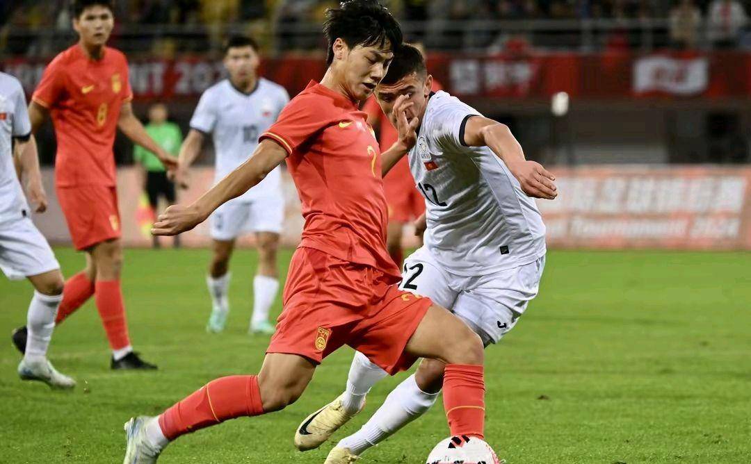 包含亚洲足球巨星集结，备战射手争霸赛的词条