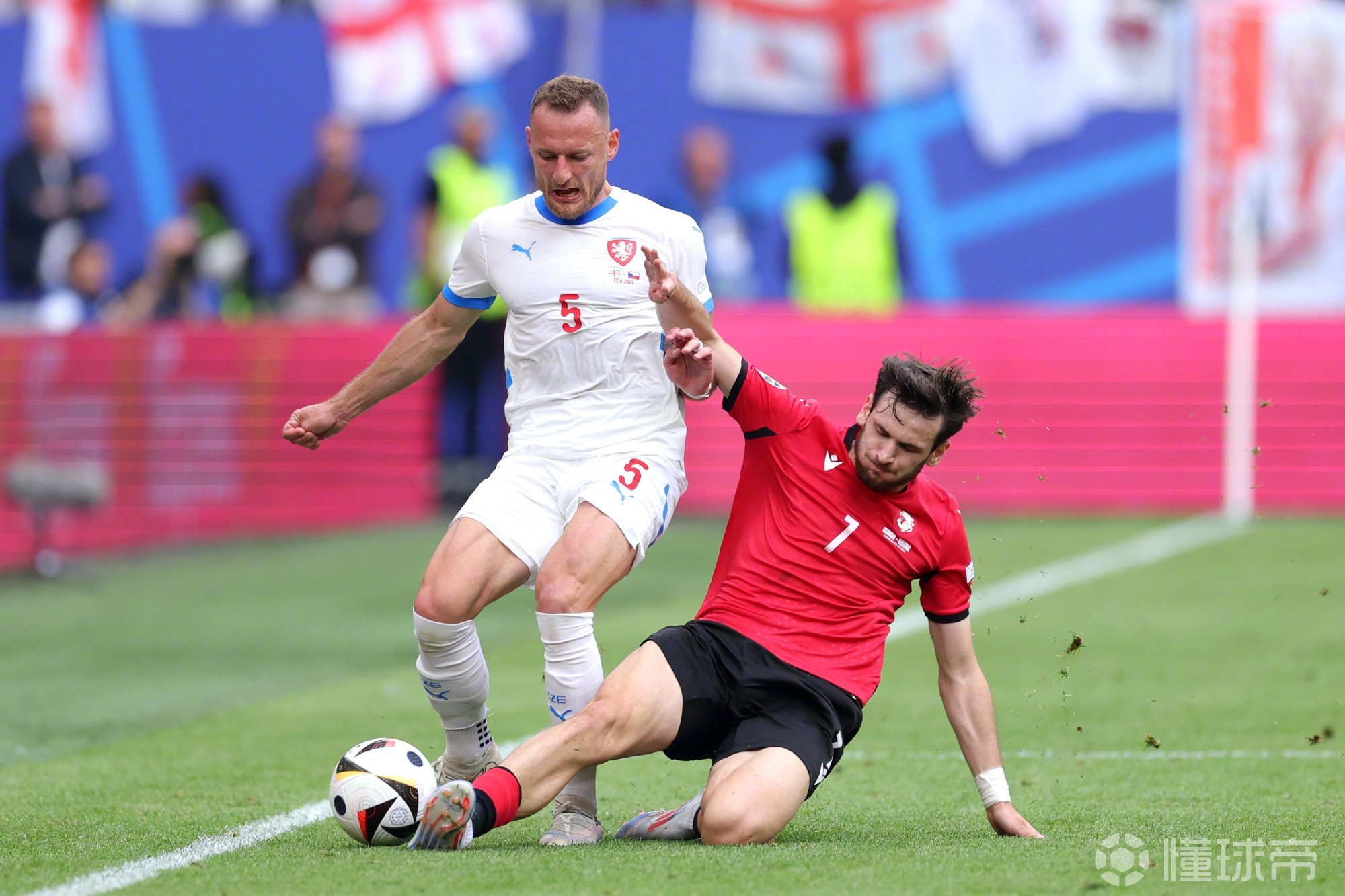 PG电子游戏-关于格鲁吉亚队在场上展现强大实力，战胜对手的信息