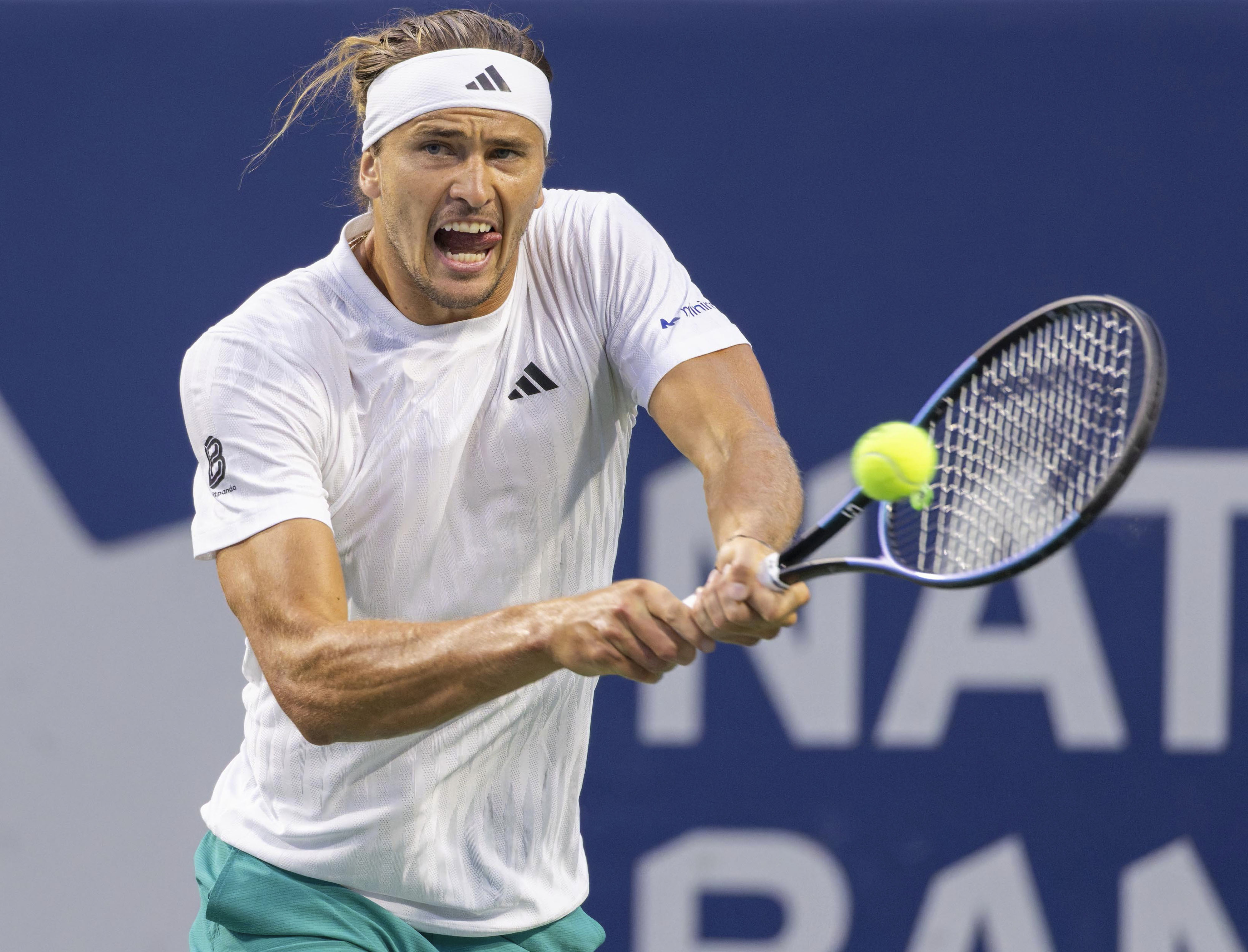 关于世界网球队绝地反击德国网球队，兹维列夫完成帽子戏法的信息