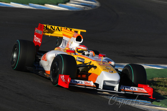 迈凯伦力克红牛二队，阿隆索带队取胜的简单介绍