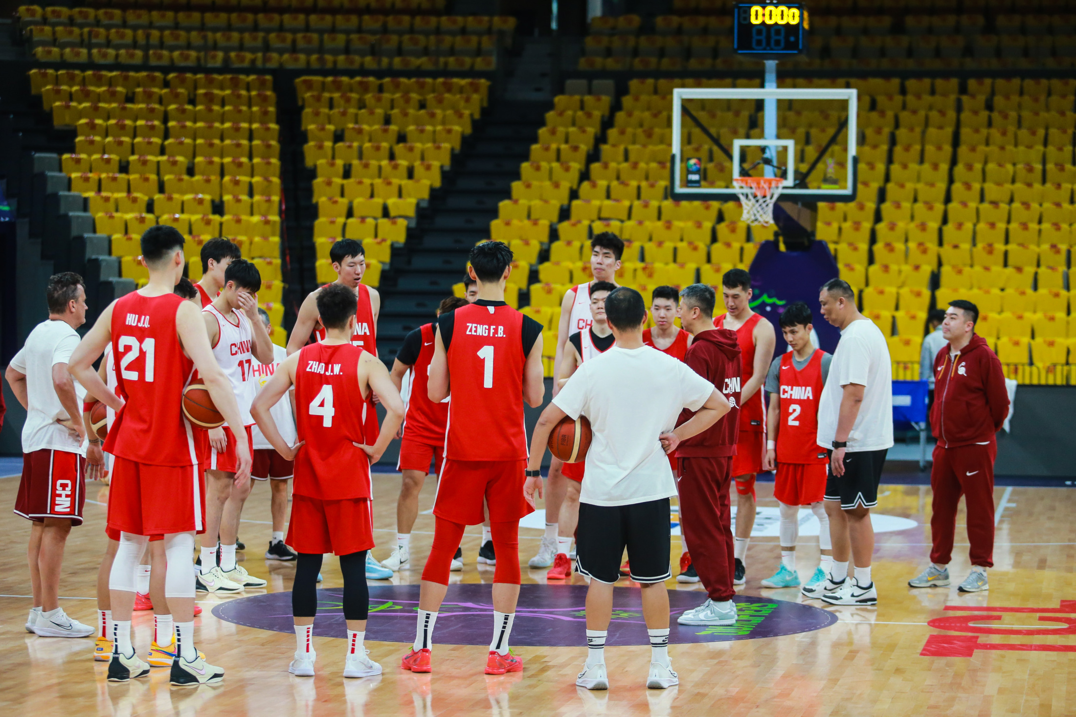 中国男篮翻盘灰熊，伦纳德制霸全场