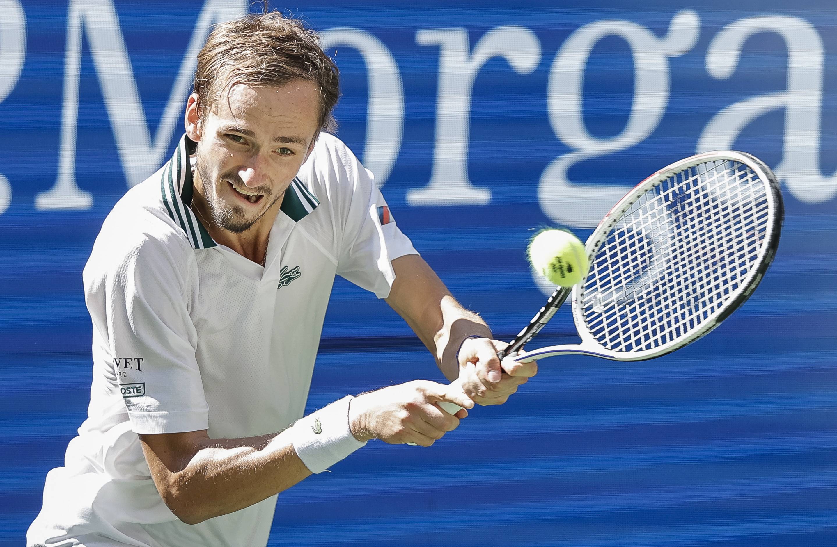 美国网球队爆冷英国网球队,梅德韦杰夫送出助攻的简单介绍 美国网球队爆冷英国网球队,梅德韦杰夫送出助攻的简单介绍