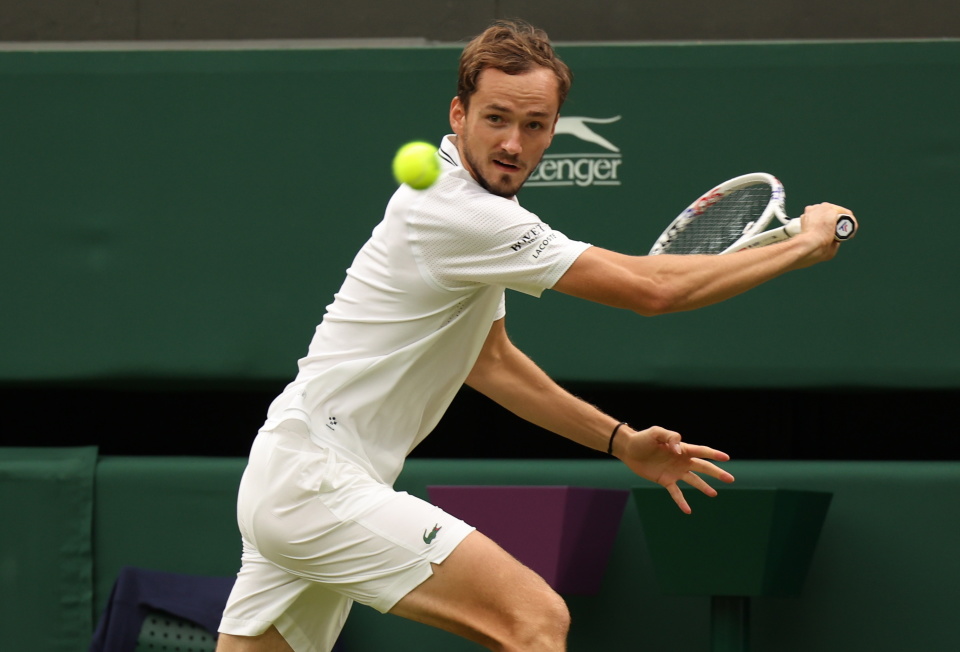 美国网球队爆冷英国网球队,梅德韦杰夫送出助攻的简单介绍 美国网球队爆冷英国网球队,梅德韦杰夫送出助攻的简单介绍