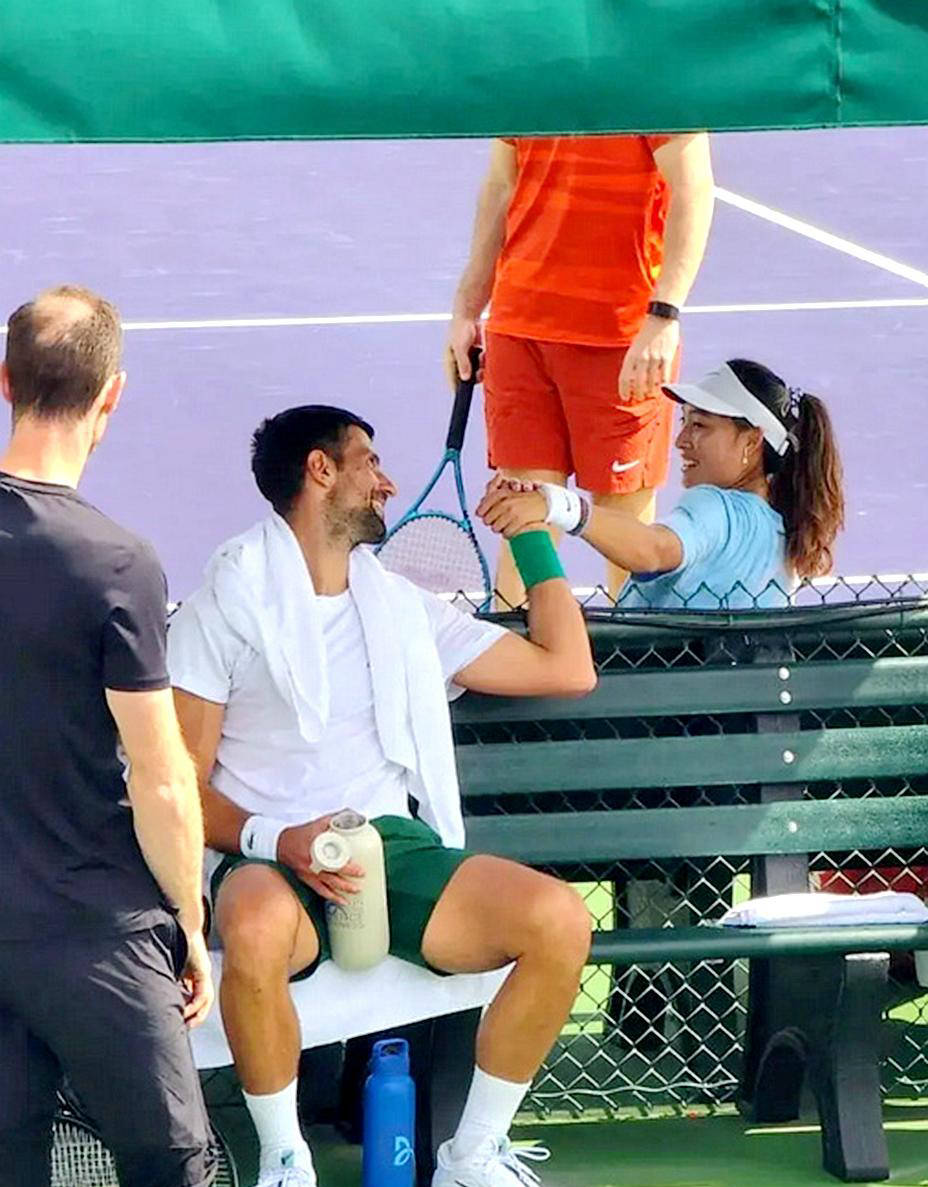 包含欧洲网球队险胜美国网球队，穆雷完成帽子戏法的词条