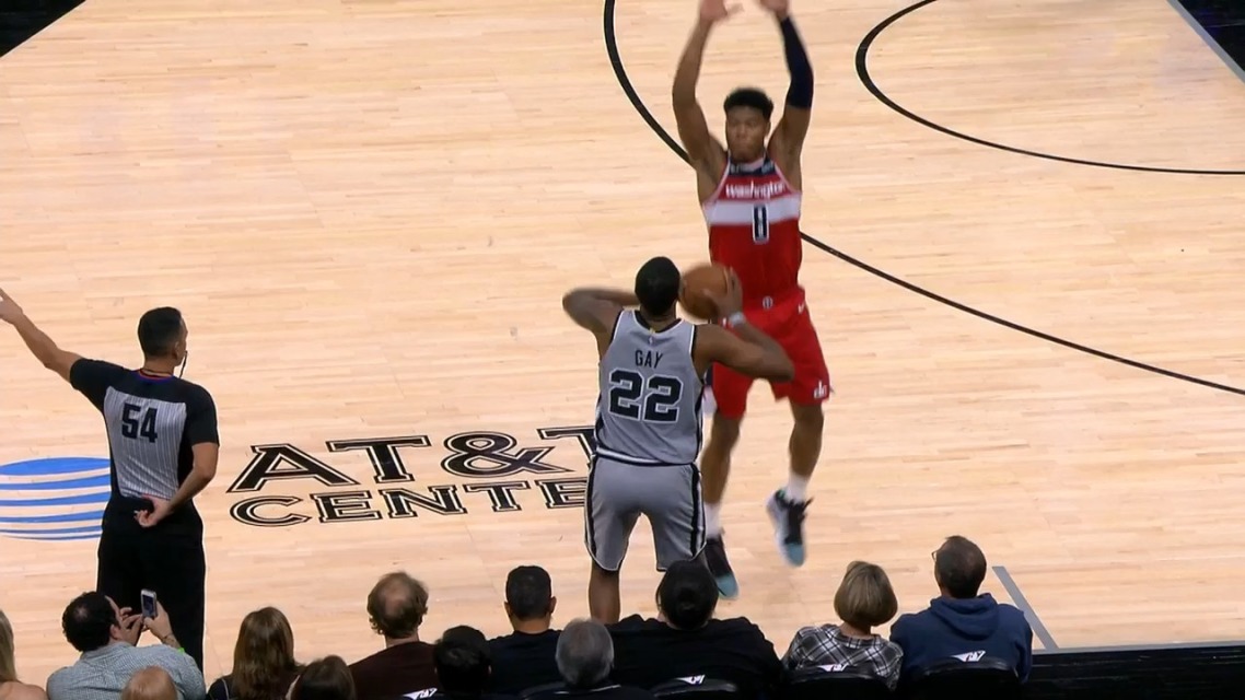 PG电子线上登入-马刺完胜上海队，詹姆斯高光表现