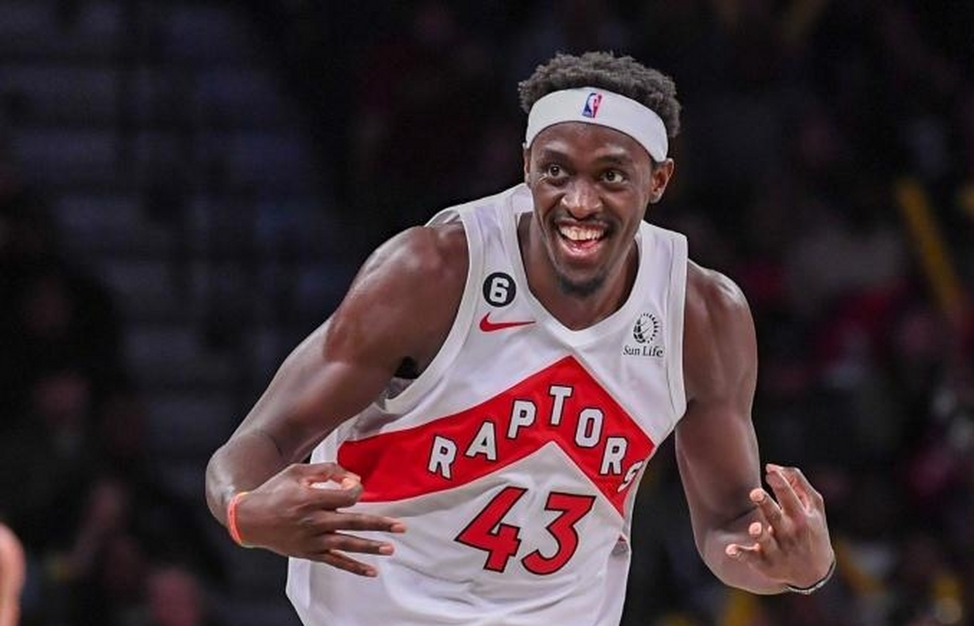 关于猛龙客场大胜老鹰，联盟第一宝座仍稳固的信息