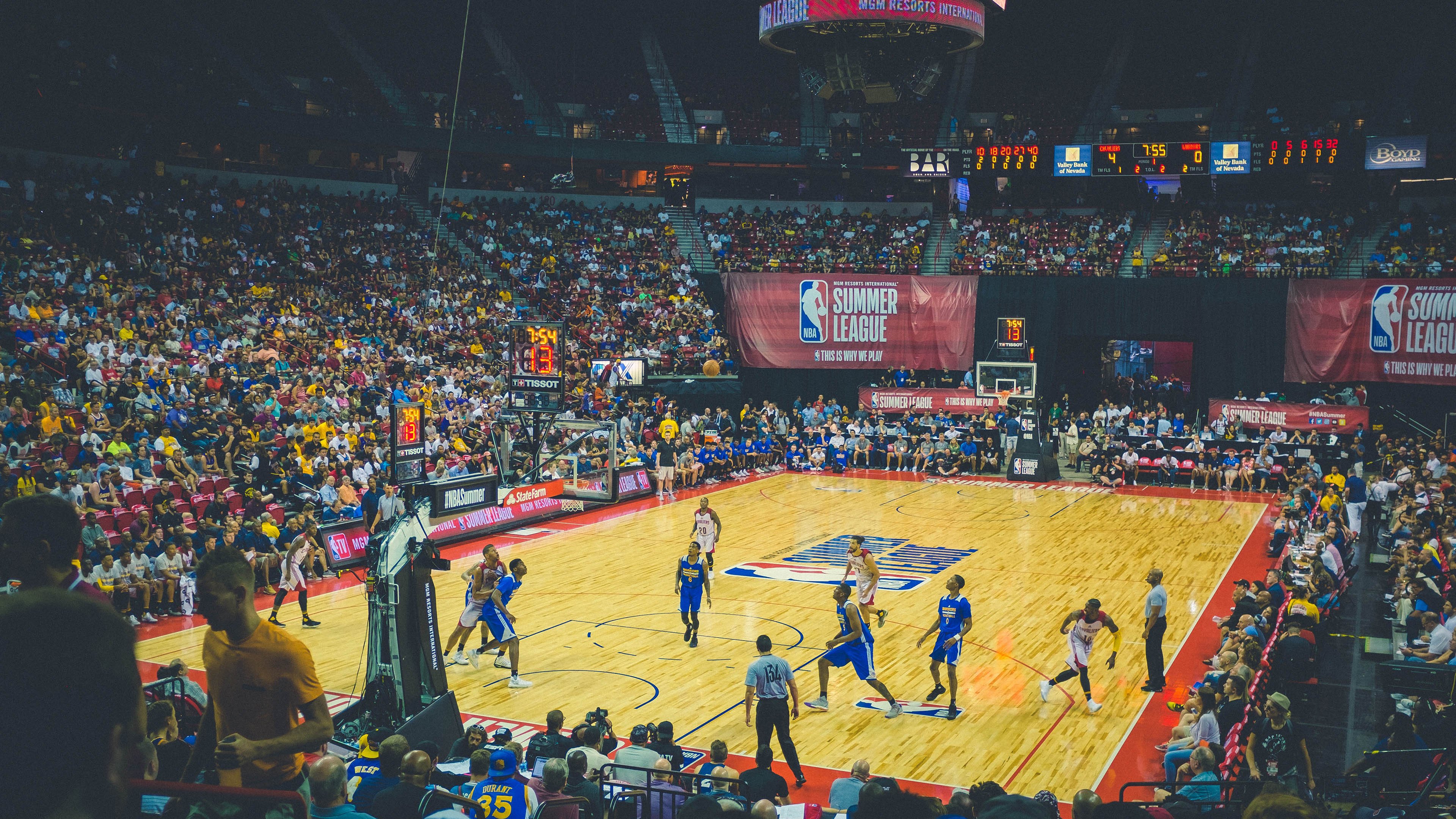 约基奇单节统治力惊世骇俗,国王末节风暴击溃活塞